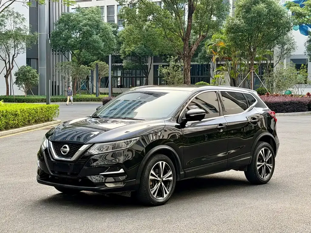 Nissan Qashqai — фото 1