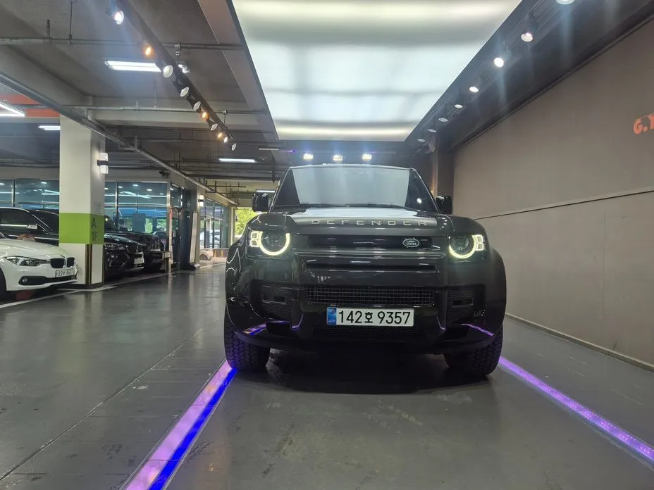 Land Rover Defender — фото 1
