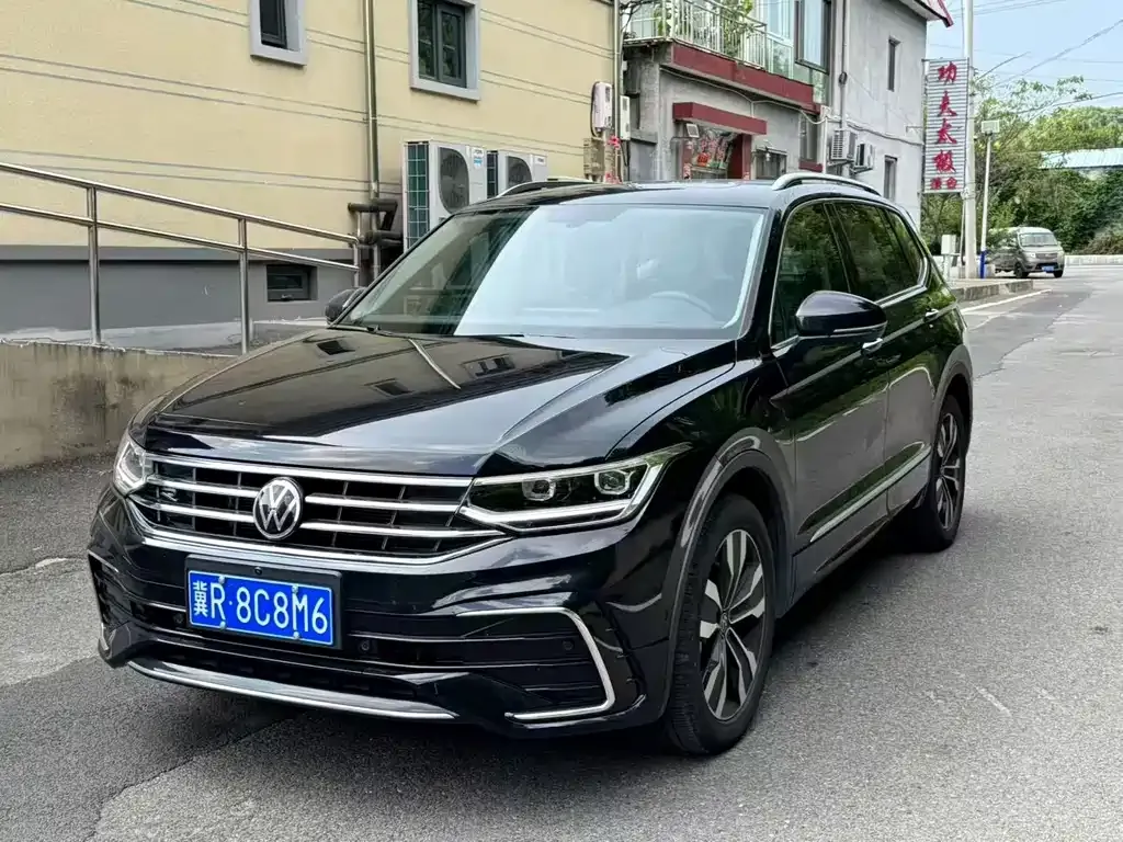 Volkswagen Tiguan L — фото 6