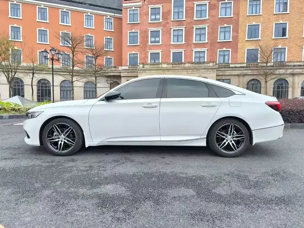 Honda Accord — фото 7