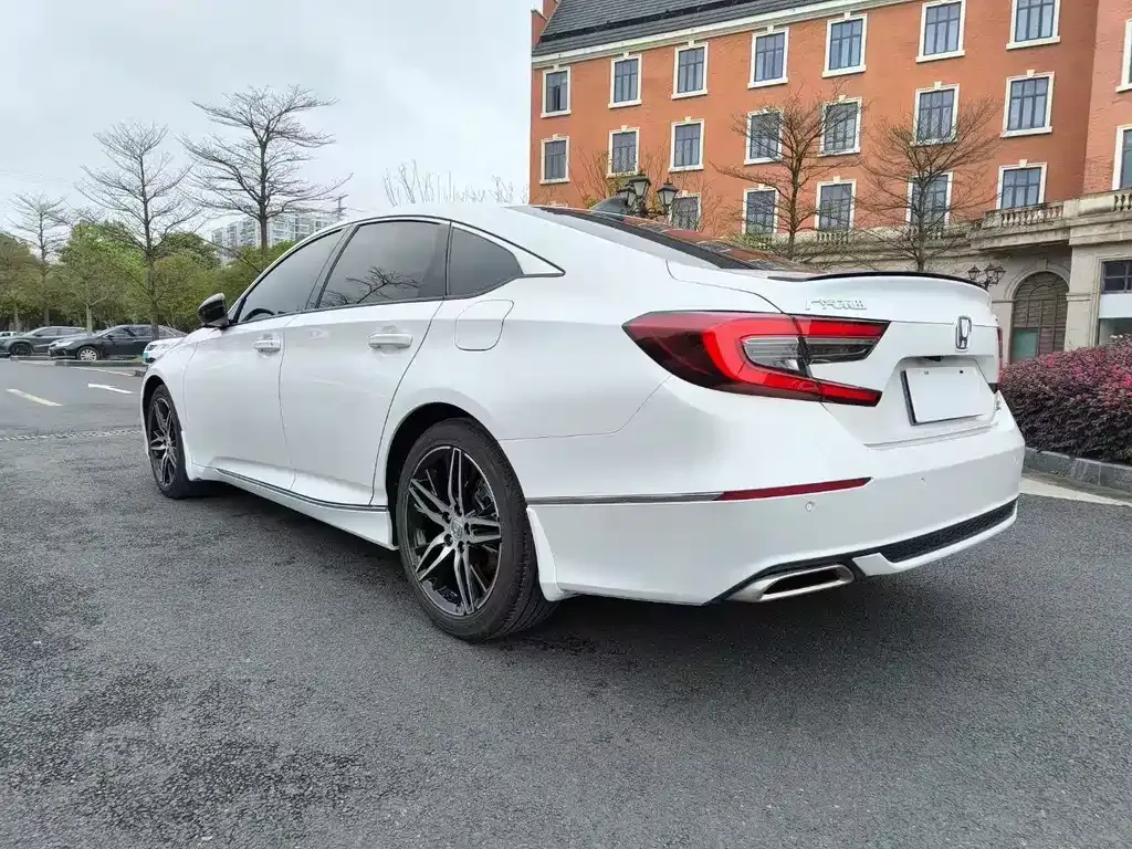 Honda Accord — фото 8