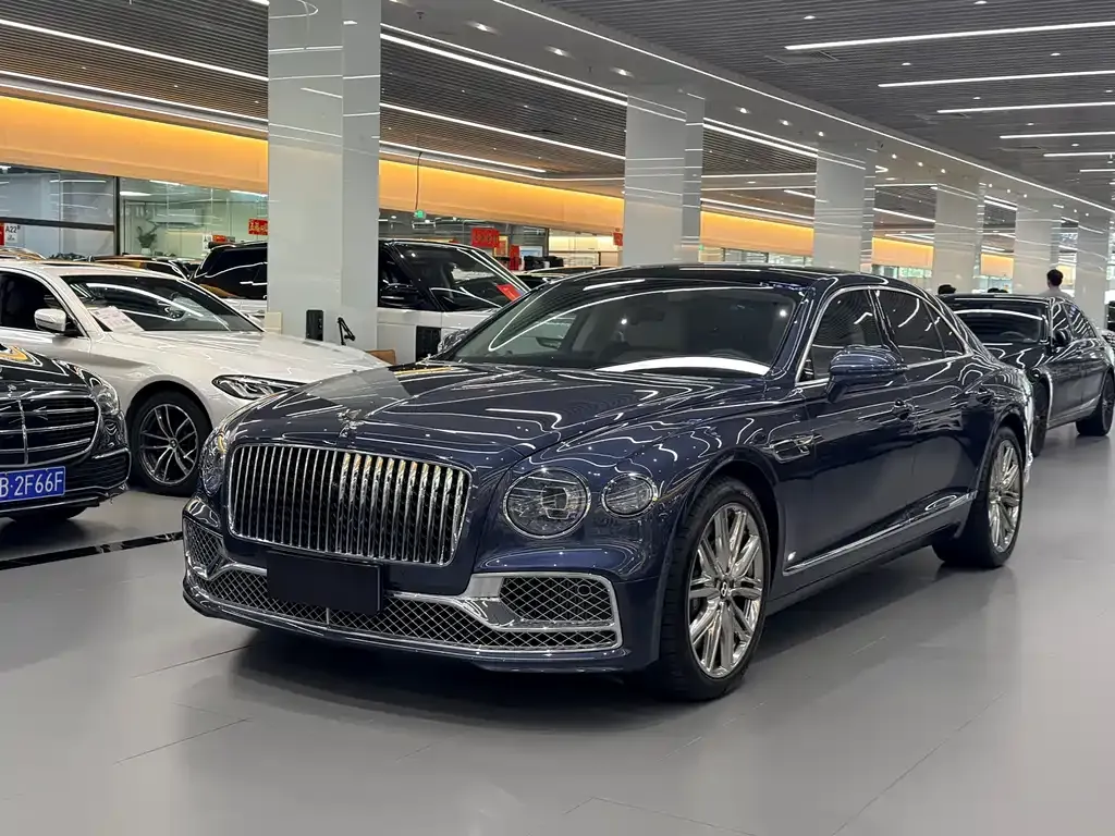 Bentley Flying Spur — фото 1