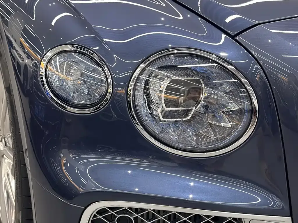 Bentley Flying Spur — фото 3