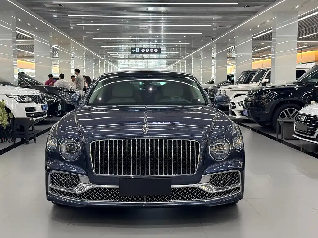 Bentley Flying Spur — фото 10