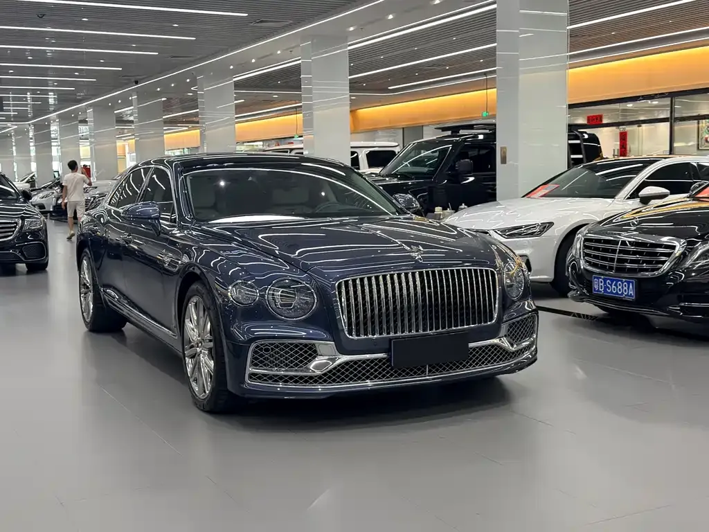 Bentley Flying Spur — фото 4