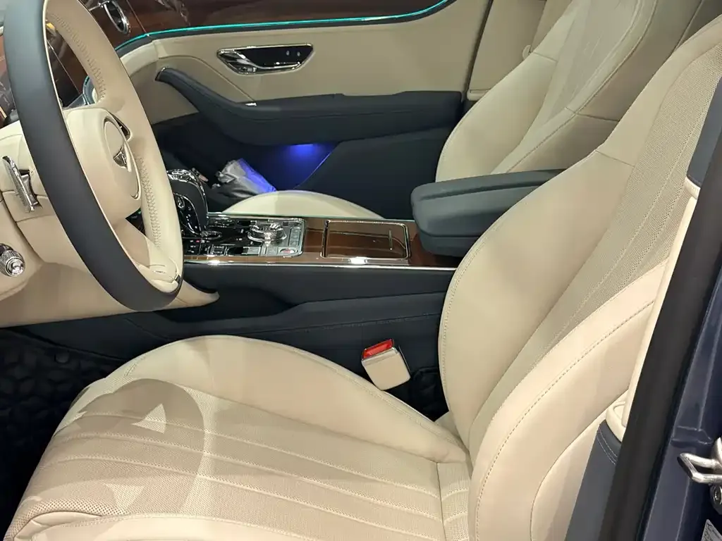 Bentley Flying Spur — фото 5