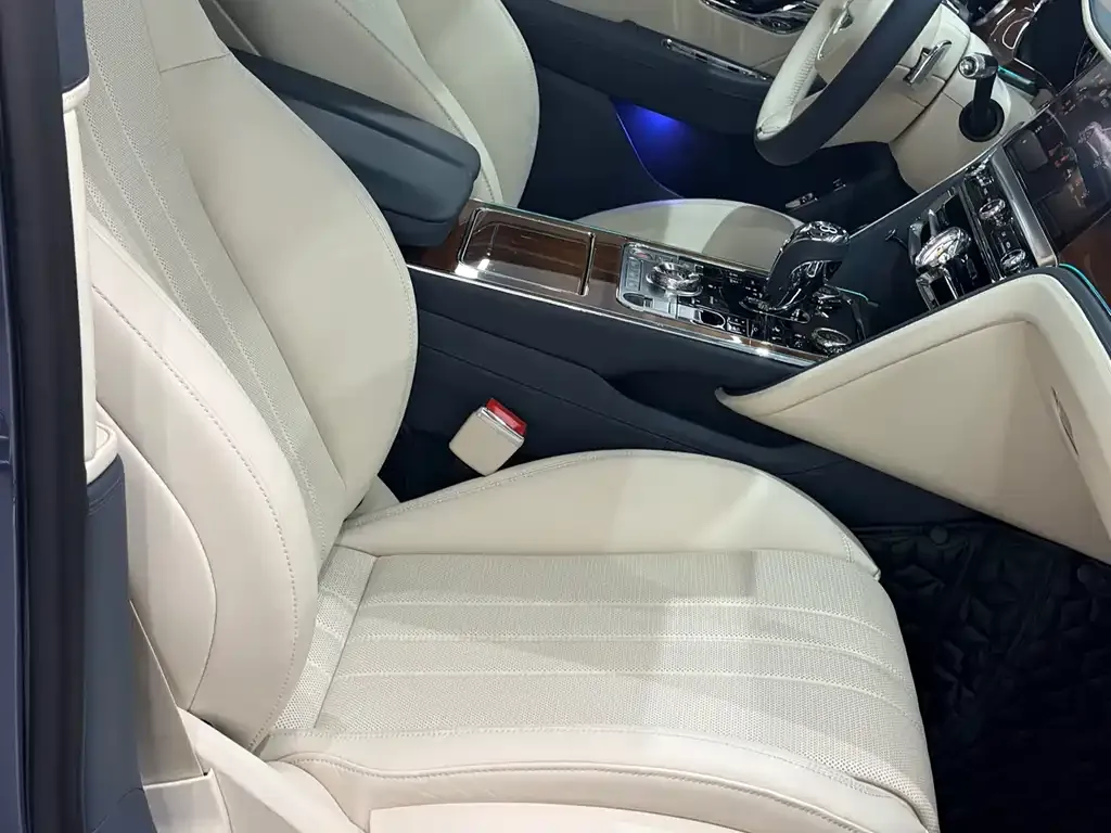 Bentley Flying Spur — фото 8