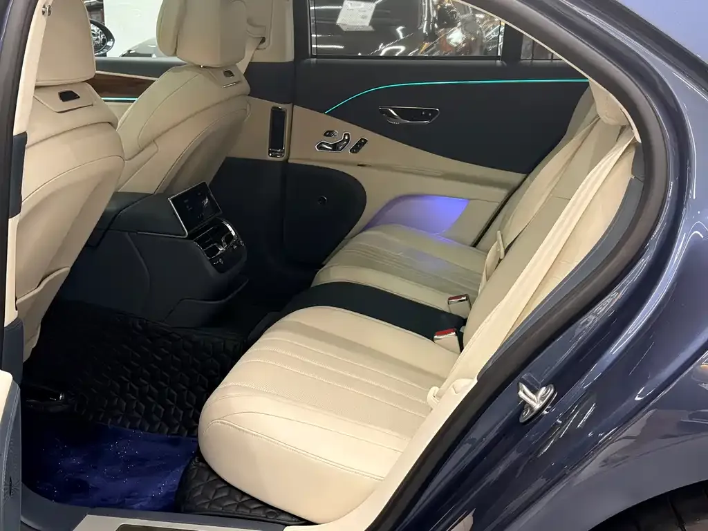 Bentley Flying Spur — фото 2