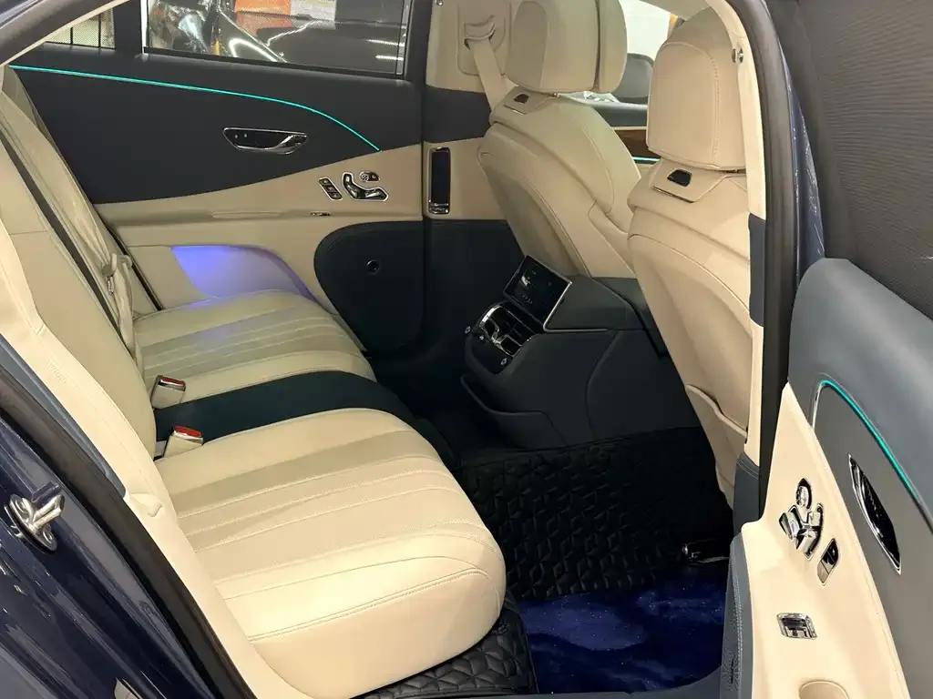 Bentley Flying Spur — фото 9