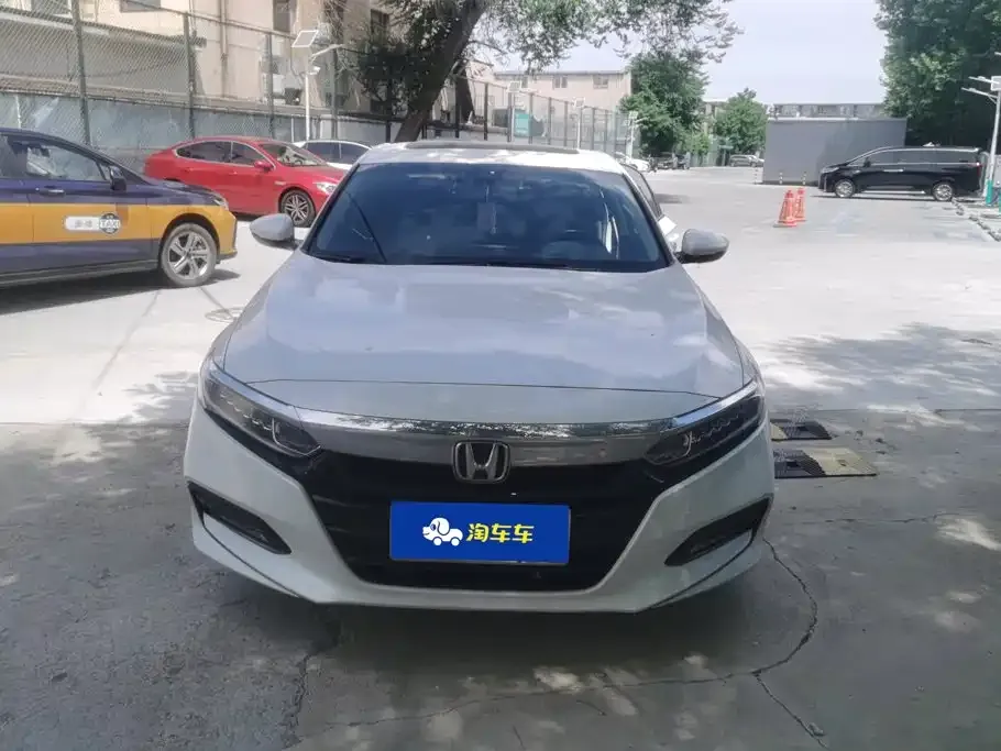 Honda Accord — фото 10