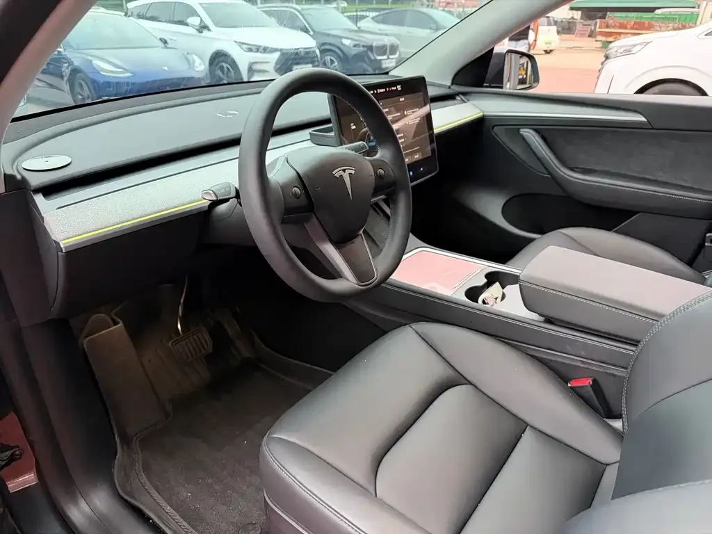 Tesla Model Y — фото 4