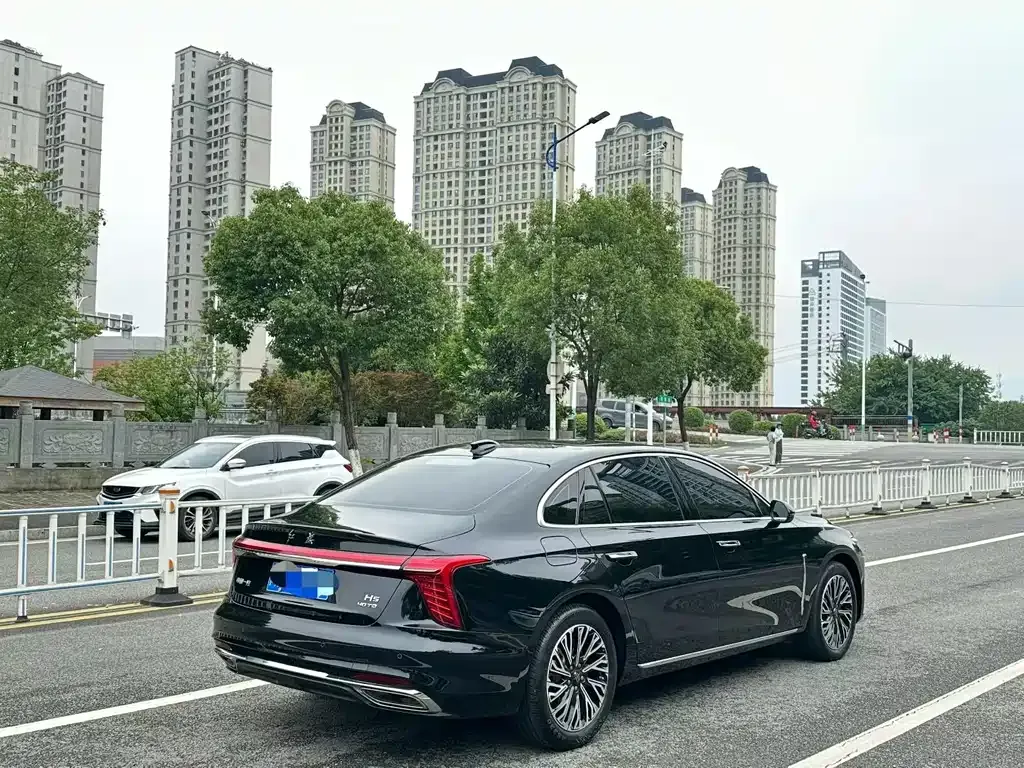 Hongqi H5 — фото 7
