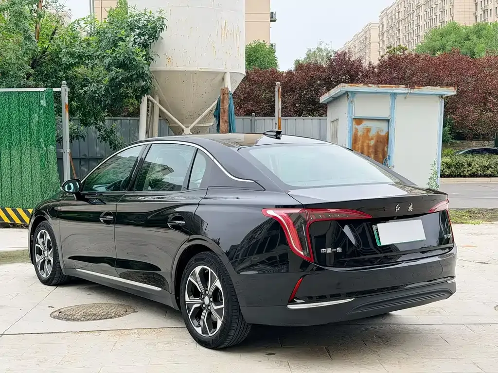 Hongqi E-QM5 — фото 6