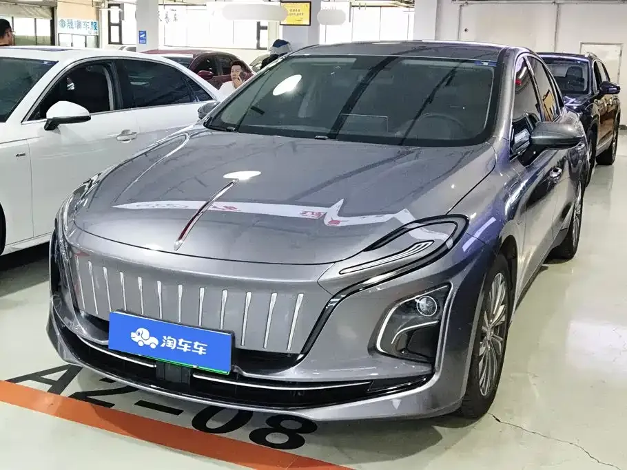 Hongqi E-QM5 — фото 1