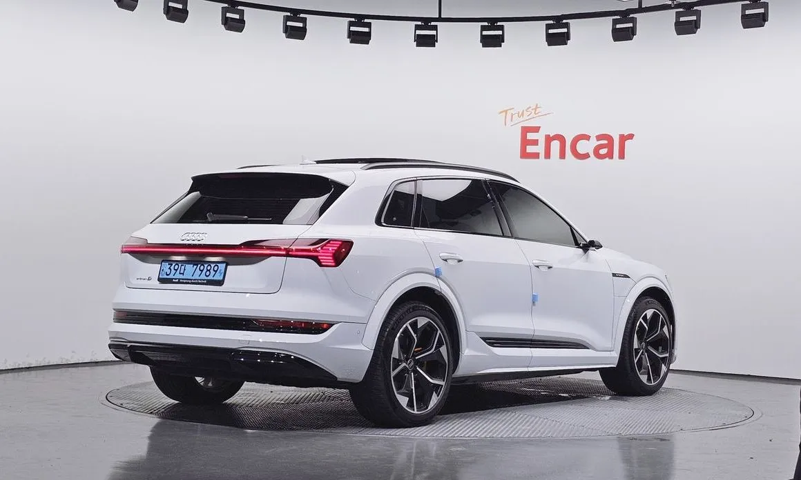 Audi e-tron — фото 10