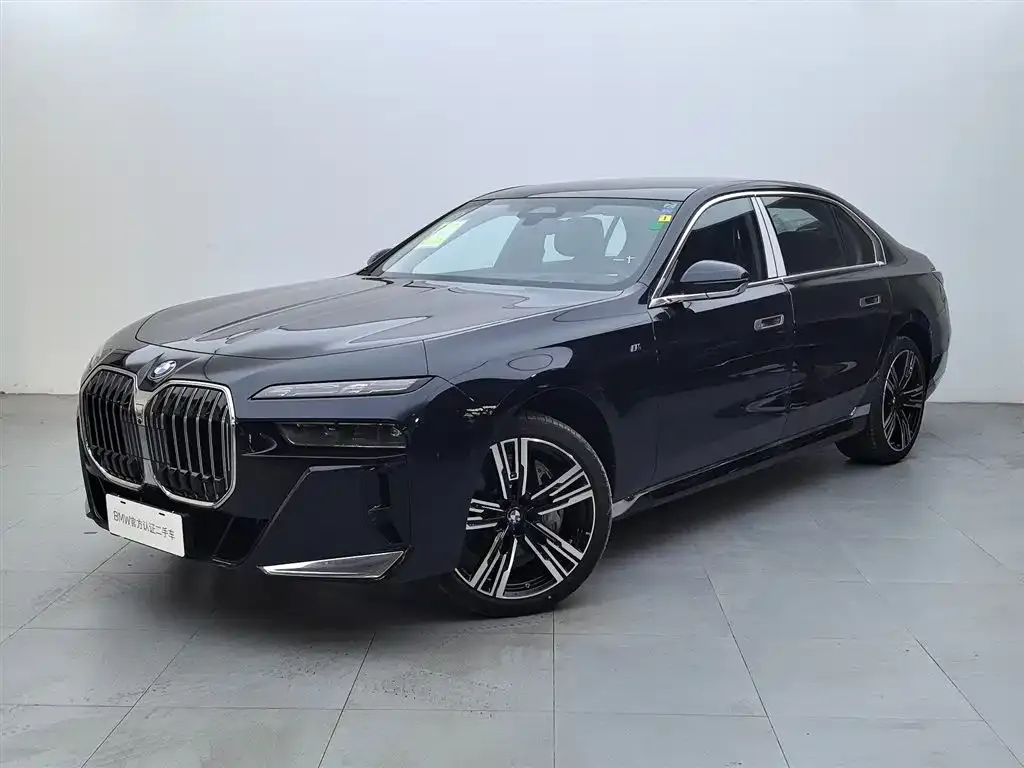 BMW 7 Series — фото 1