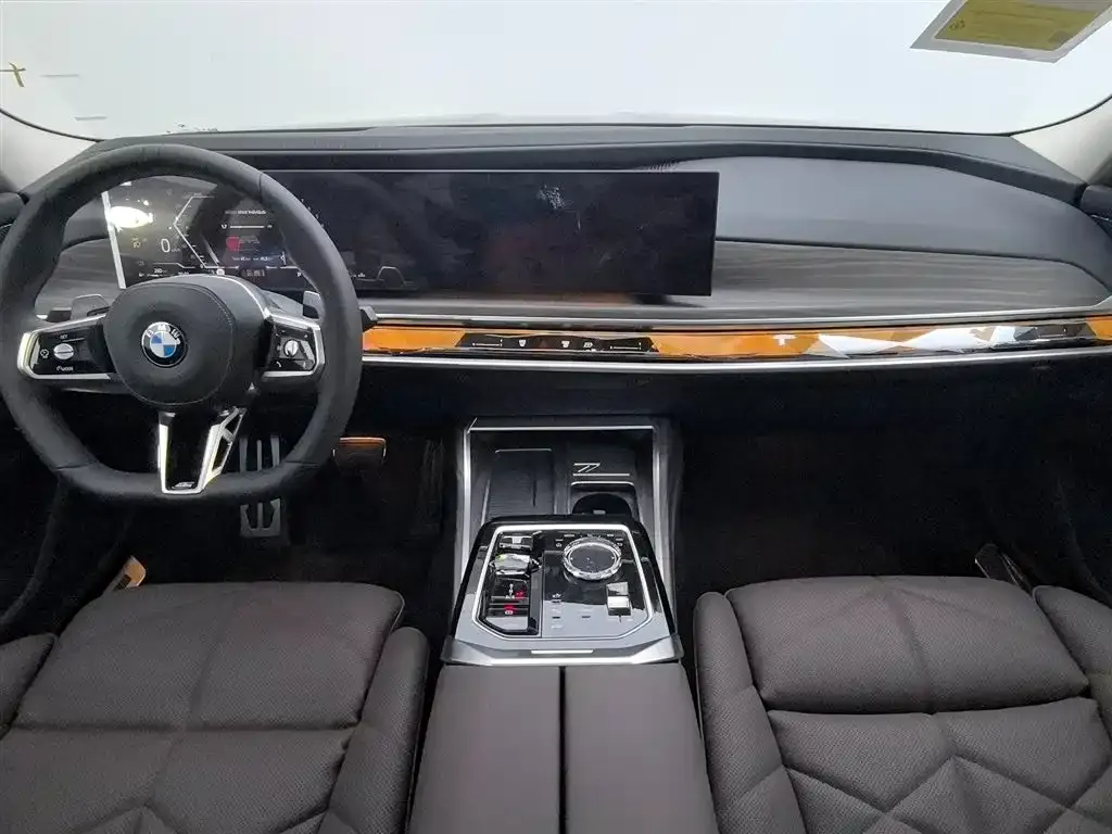 BMW 7 Series — фото 6