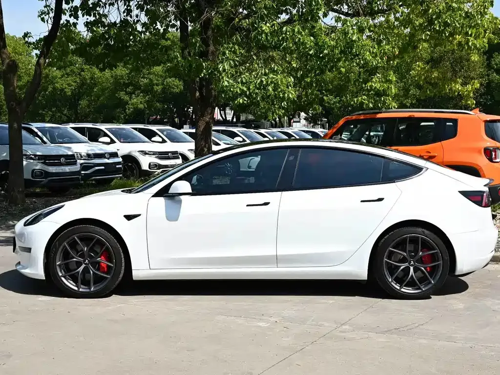 Tesla Model 3 — фото 10