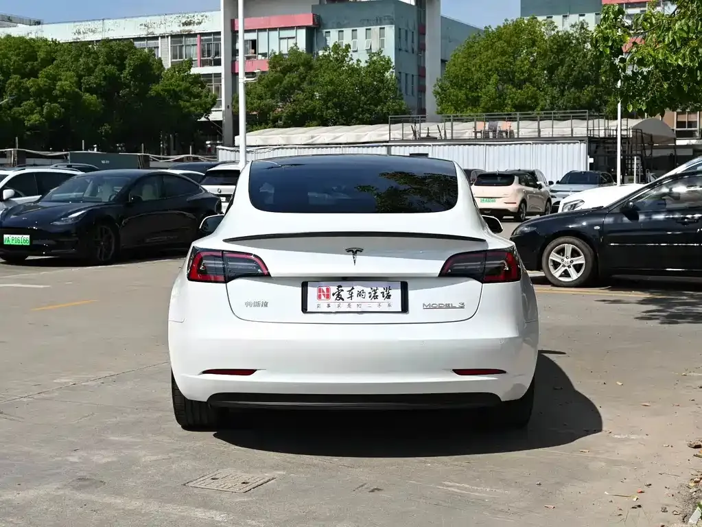 Tesla Model 3 — фото 5