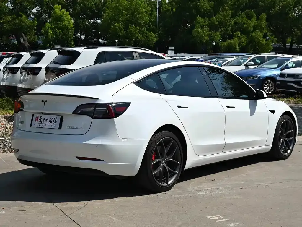 Tesla Model 3 — фото 2