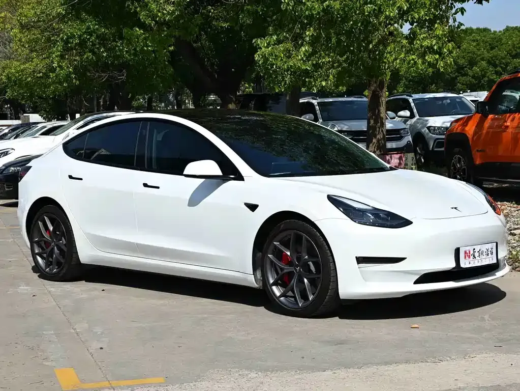 Tesla Model 3 — фото 7