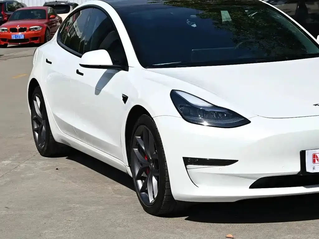 Tesla Model 3 — фото 6