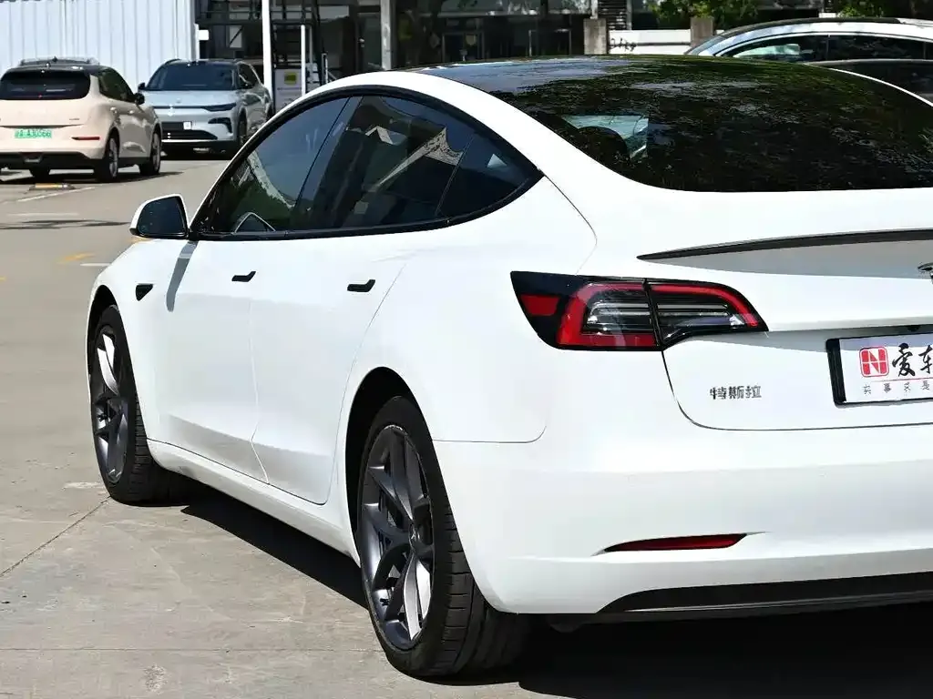 Tesla Model 3 — фото 4