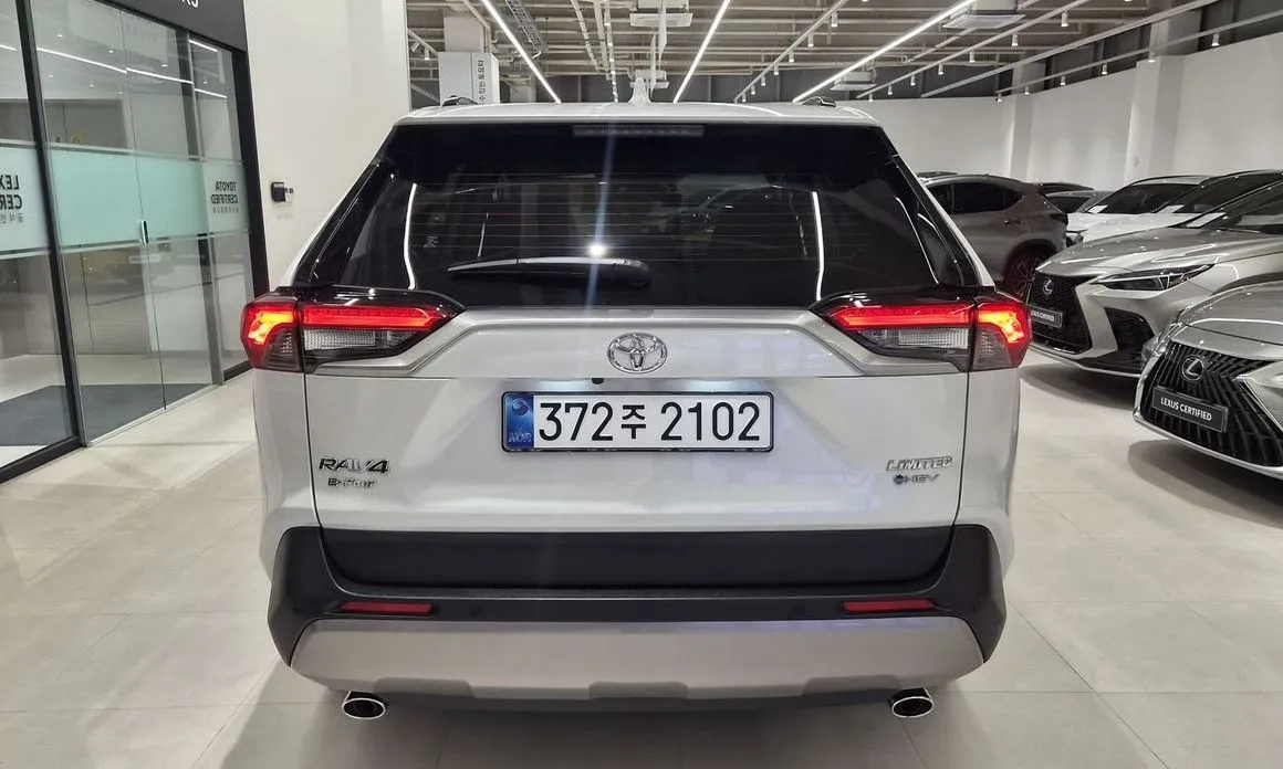 Toyota RAV4 — фото 5