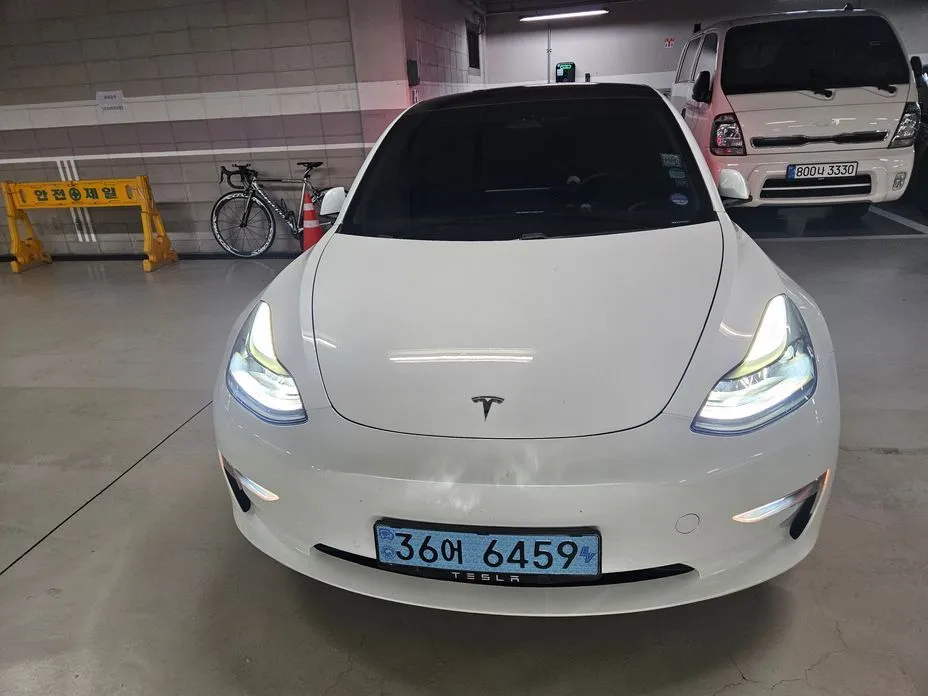 Tesla Model 3 — фото 1