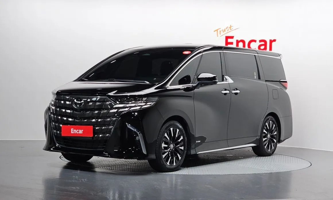 Toyota Alphard — фото 1