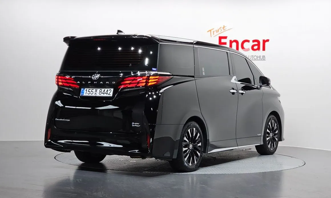 Toyota Alphard — фото 5