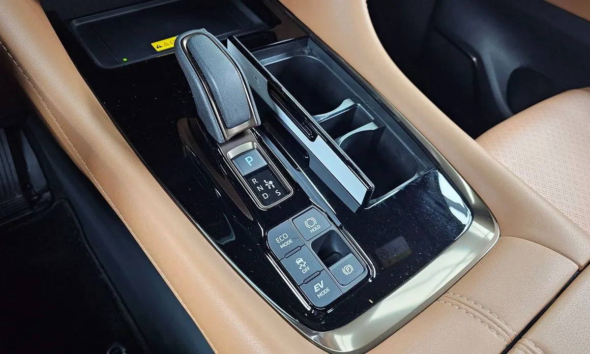 Toyota Alphard — фото 9