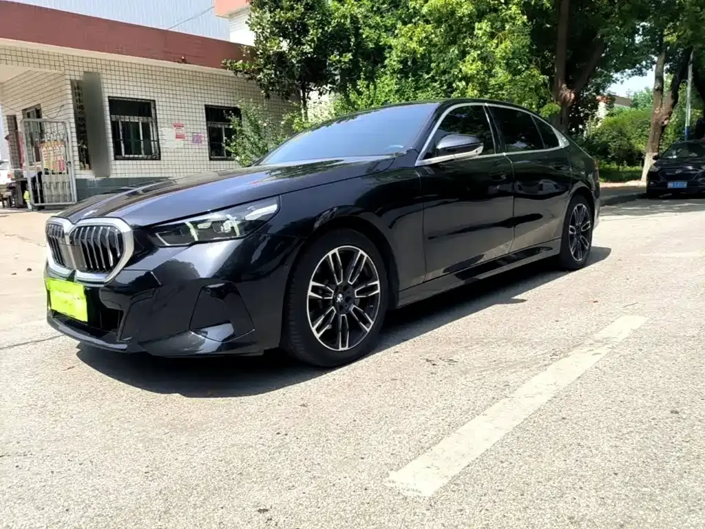 BMW 5 Series — фото 10