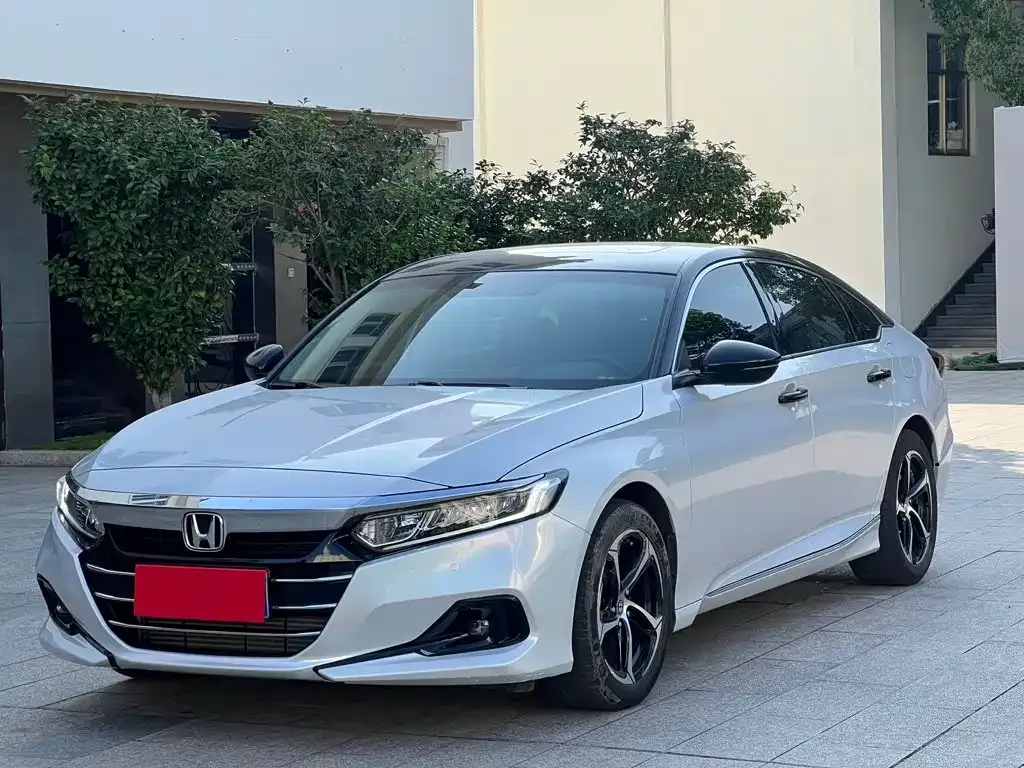 Honda Accord — фото 1