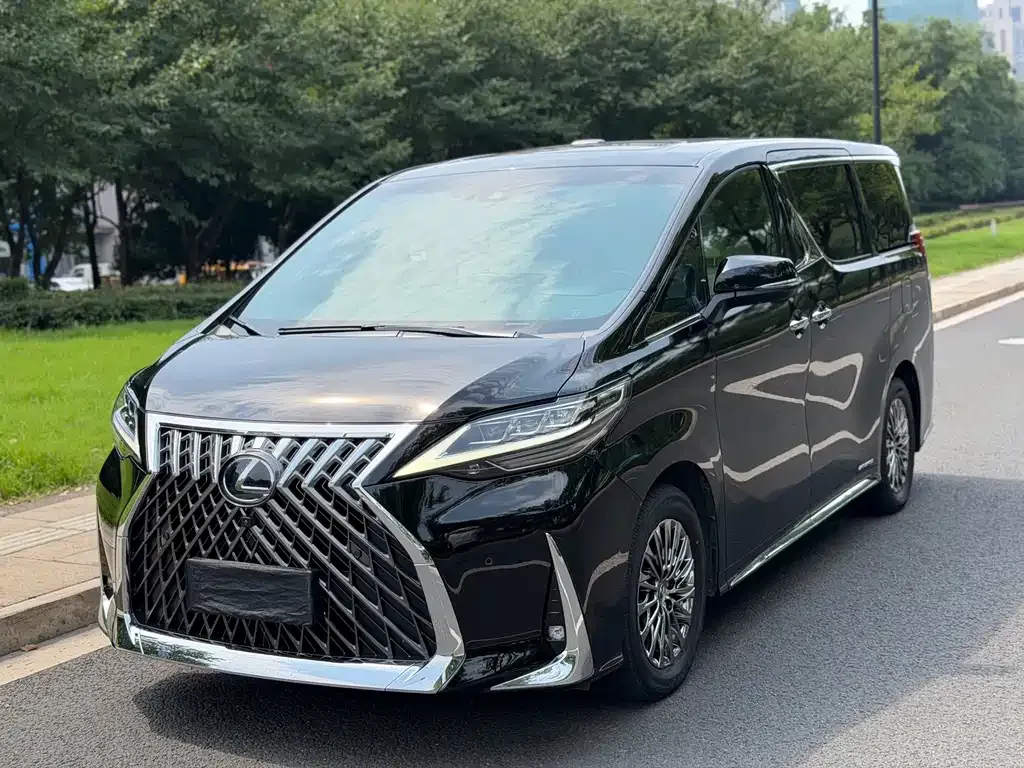 Lexus LM — фото 1