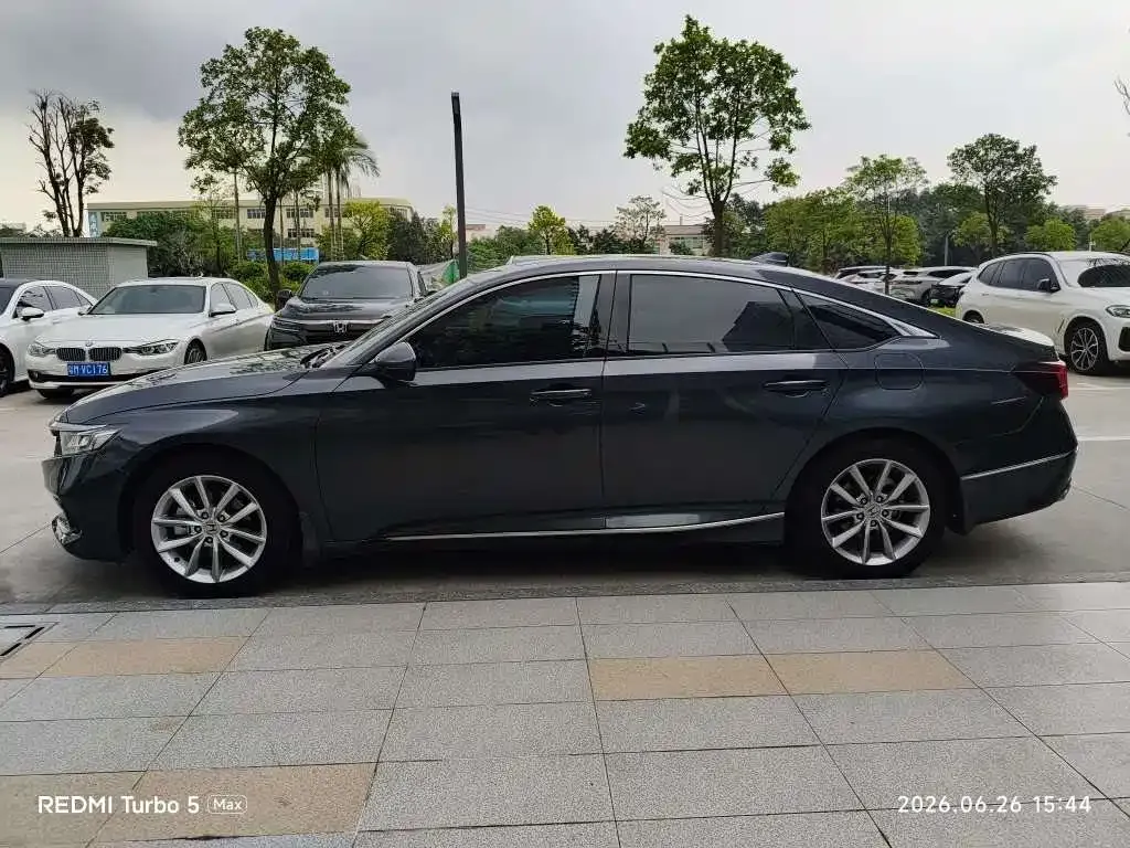 Honda Accord — фото 6