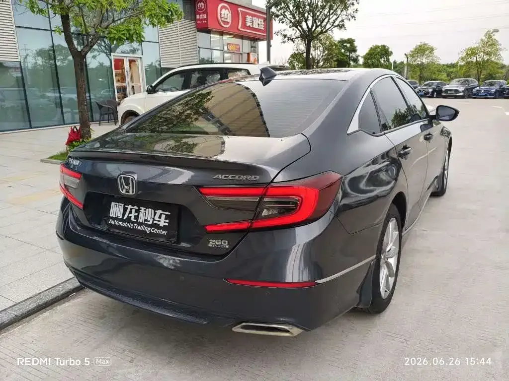 Honda Accord — фото 9