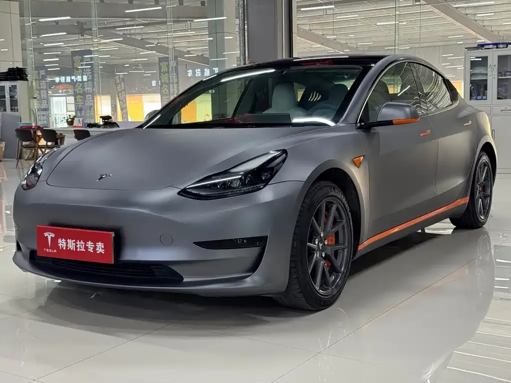 Tesla Model 3 — фото 1