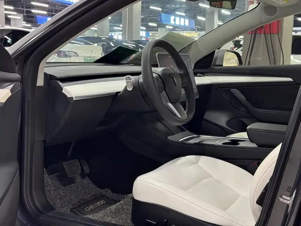 Tesla Model 3 — фото 4