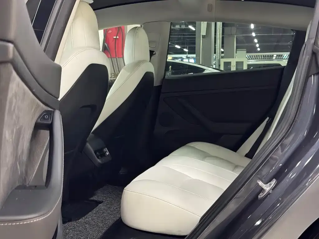 Tesla Model 3 — фото 10