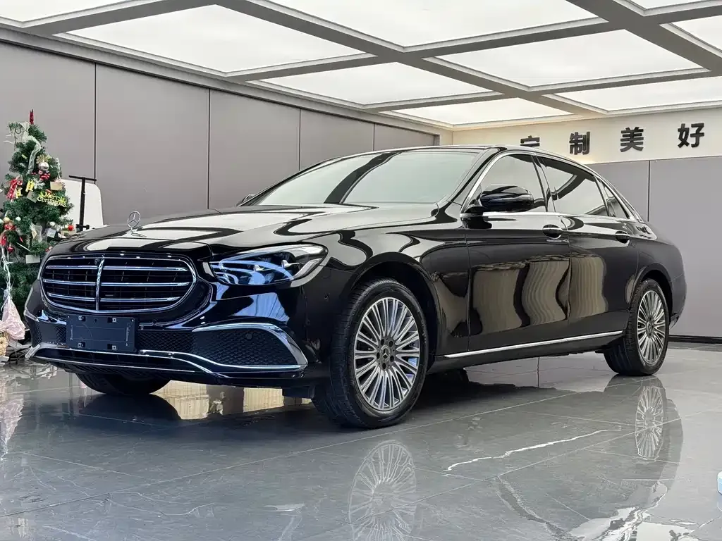 Mercedes-Benz E-Class — фото 1