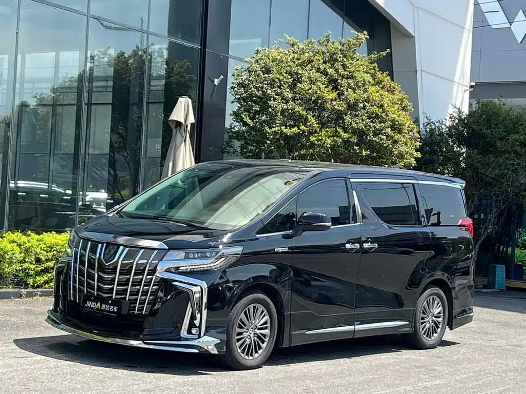 Toyota Alphard — фото 1