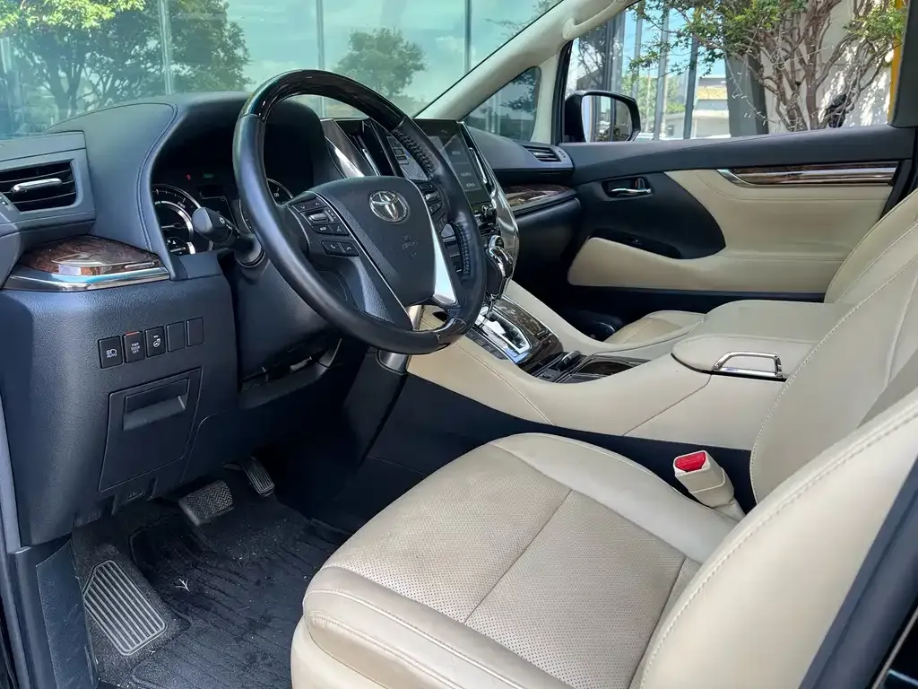 Toyota Alphard — фото 5