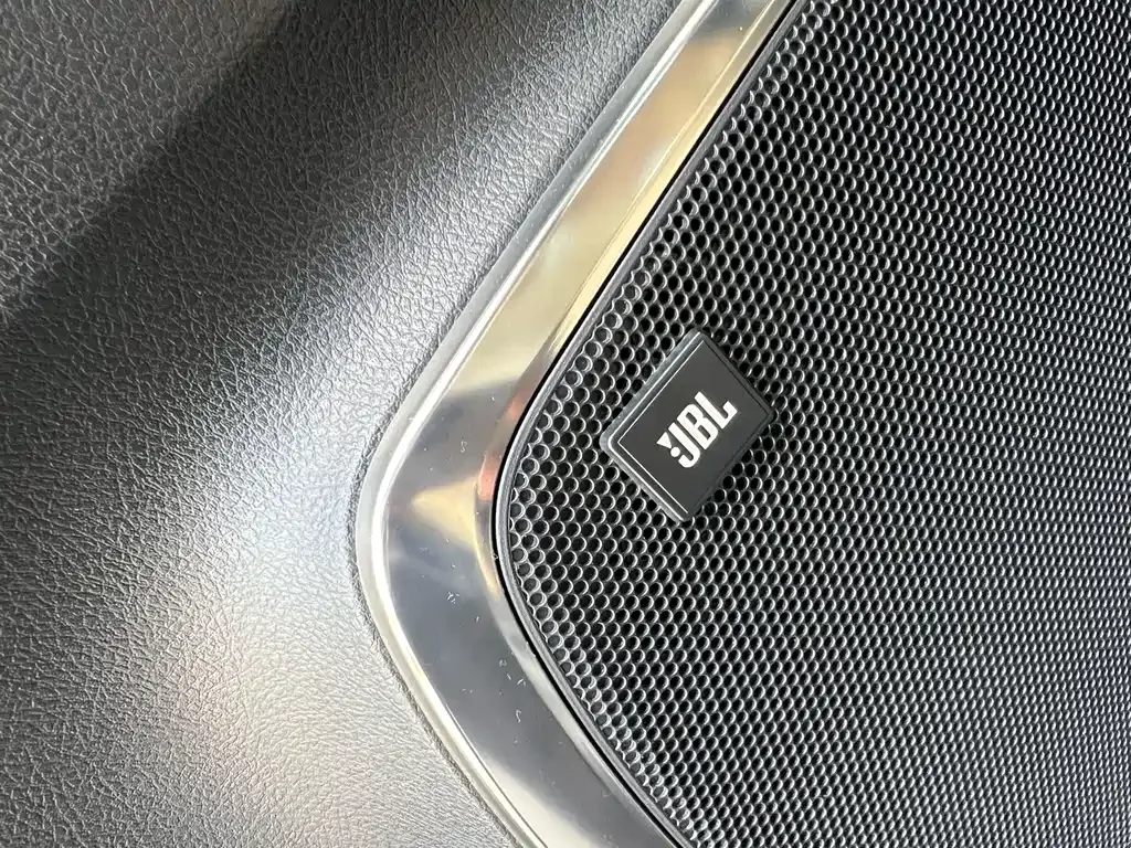 Toyota Alphard — фото 9