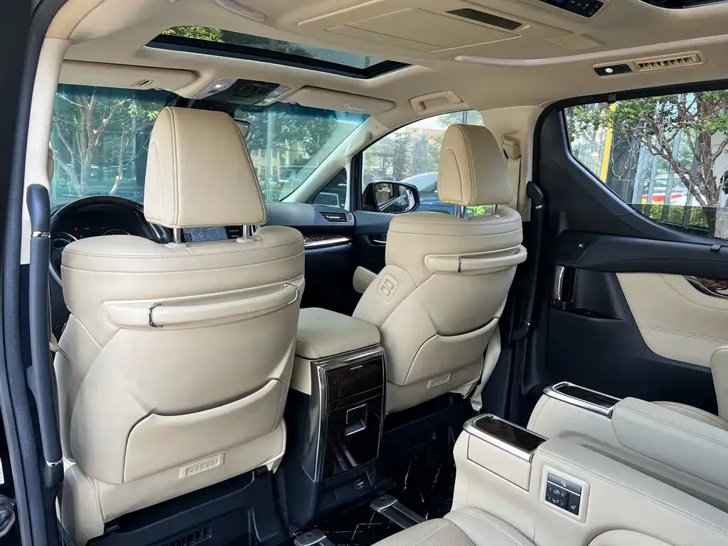 Toyota Alphard — фото 6
