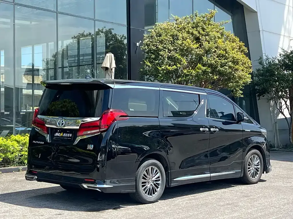 Toyota Alphard — фото 8