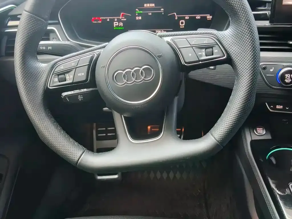 Audi A4L — фото 2