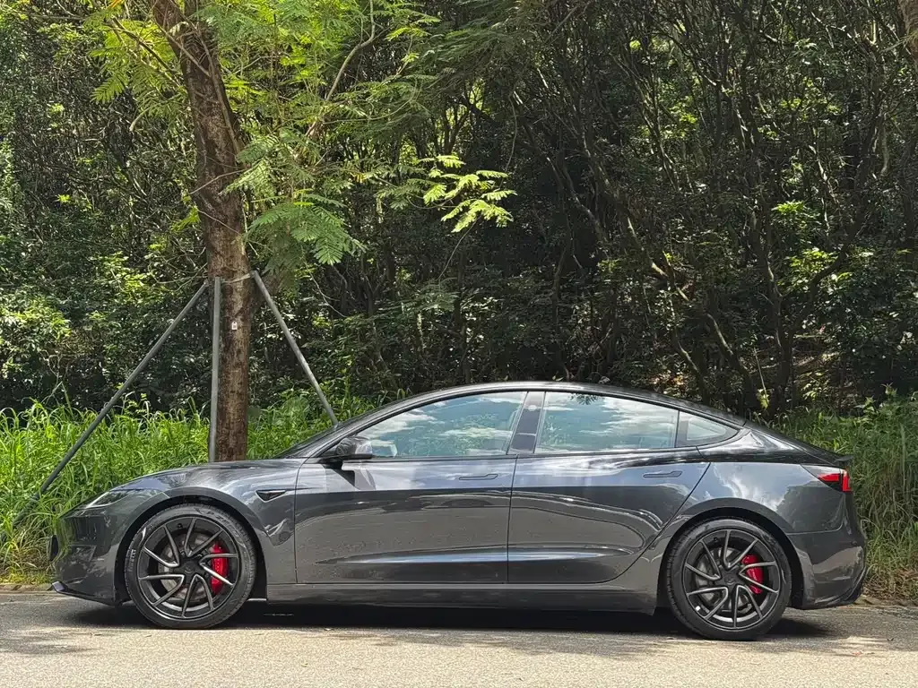 Tesla Model 3 — фото 5