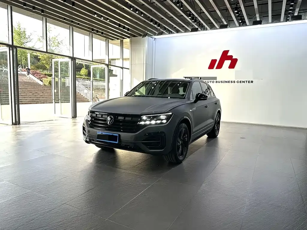 Volkswagen Touareg — фото 1