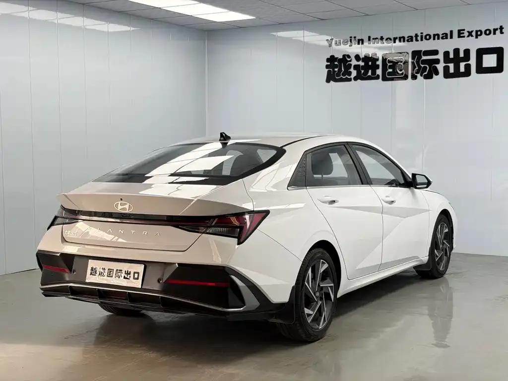 Hyundai Elantra — фото 4